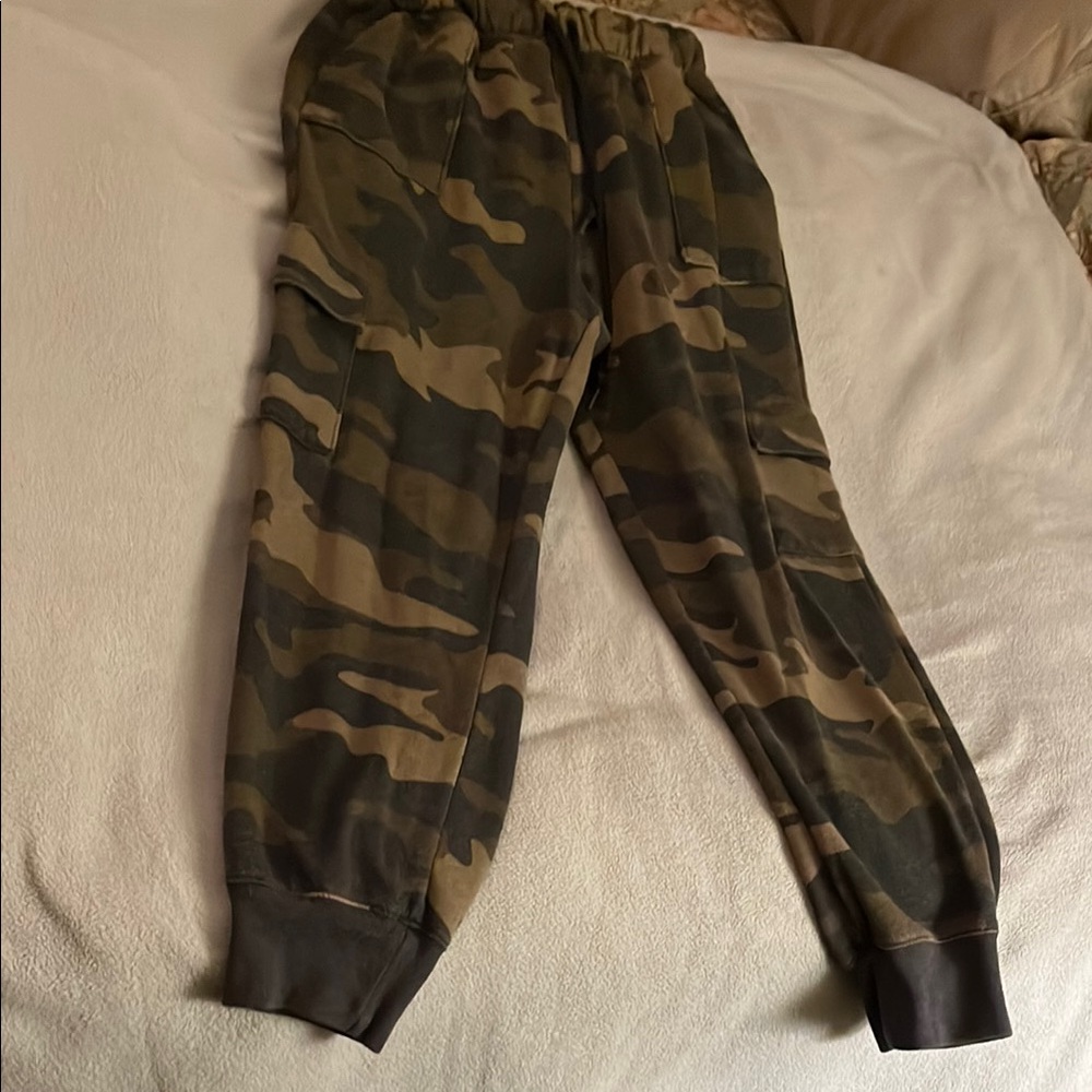 PINK Victoria’s Secret Camouflage Jogger Pants